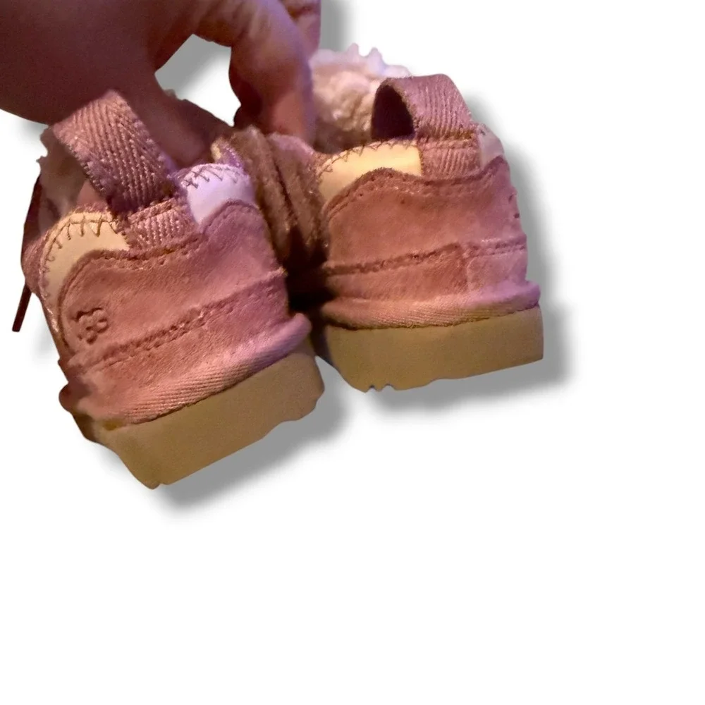 UGG Lowmel Toddler Boots Size 6 Pink Suede‎ Shearling Lace Up Sneakers